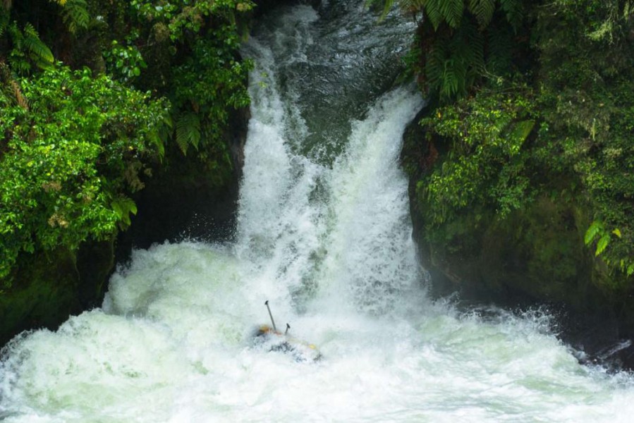 Raft Flip in den Tutea Falls im Kaituna River