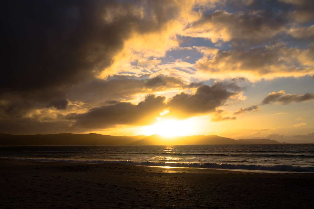 Spirits Bay in Neuseeland bei Sonnenuntergang