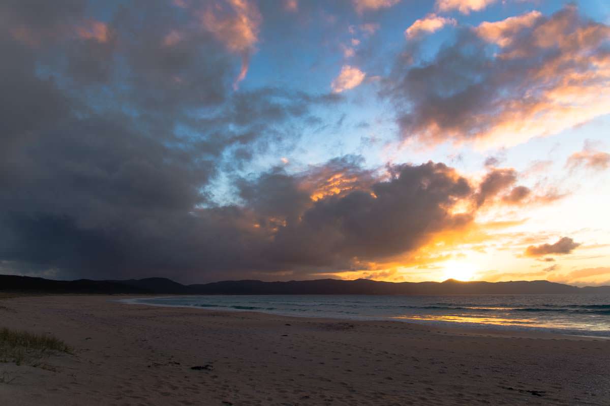 Spirits Bay in Neuseeland bei Sonnenuntergang