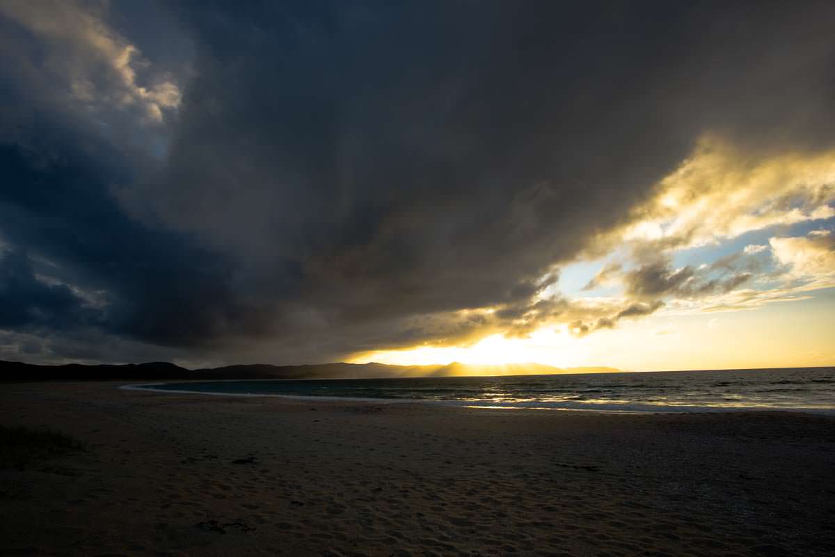 Spirits Bay in Neuseeland bei Sonnenuntergang