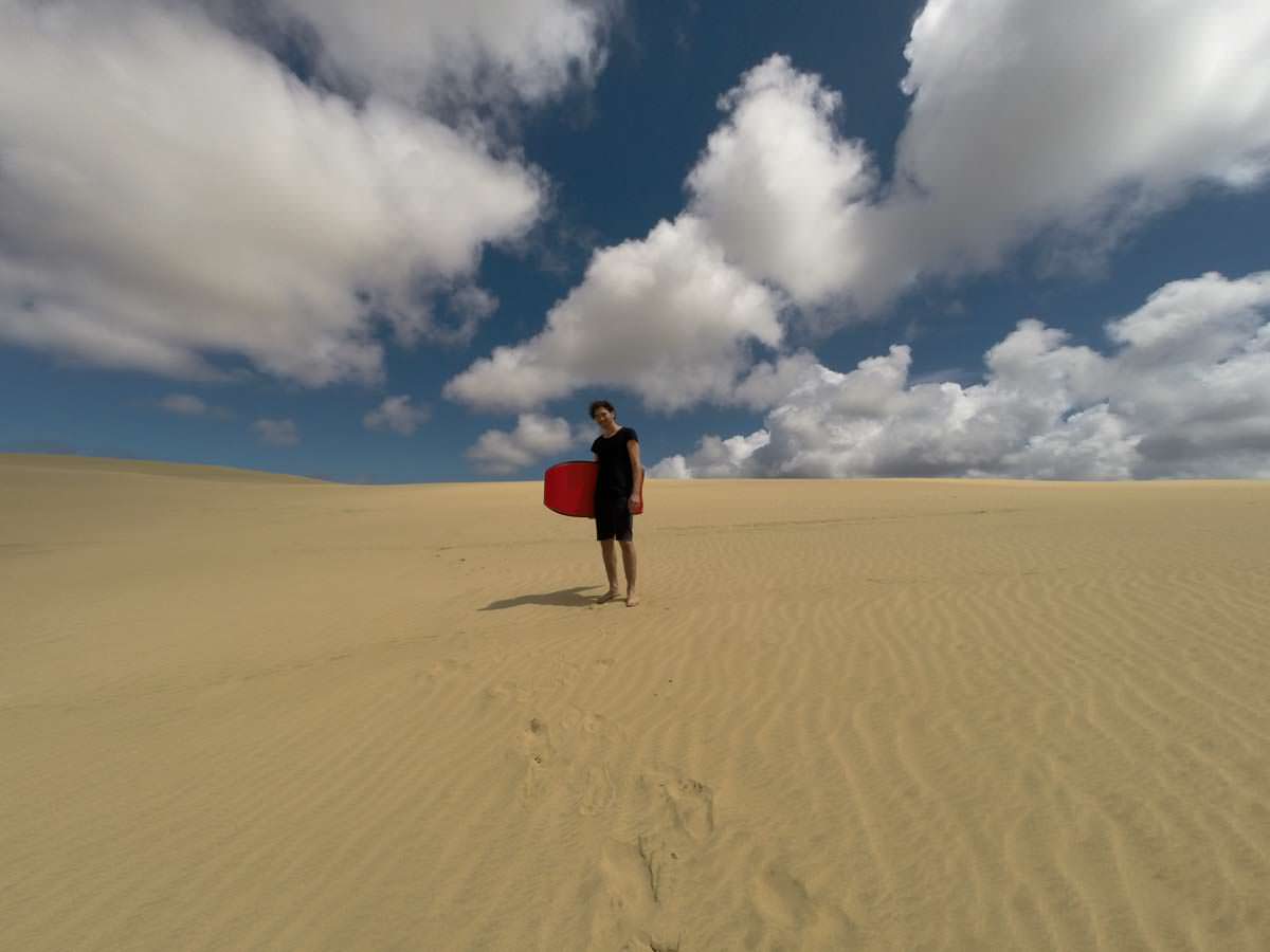 Sandboarding auf den Te Paki Great Sand Dunes in Neuseeland