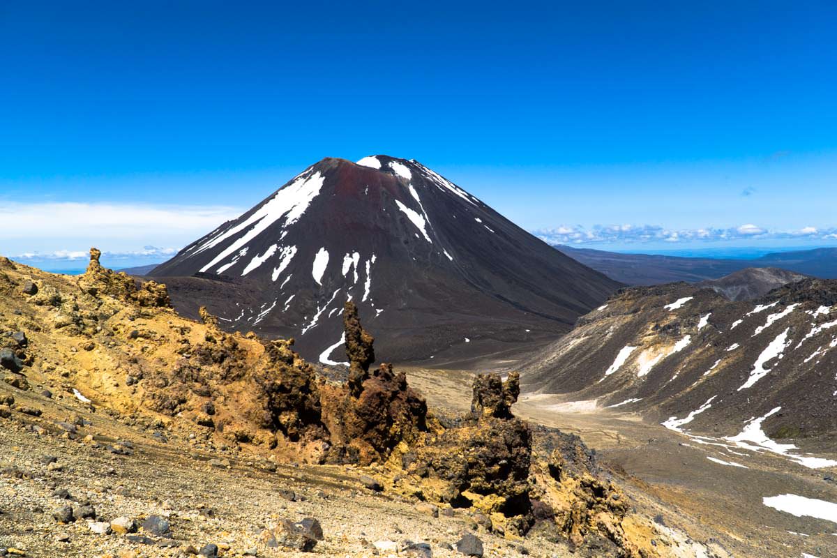 Blick auf den Mount Ngauruhoe (Mount Doom) im Tongariro Nationalpark in Neuseeland