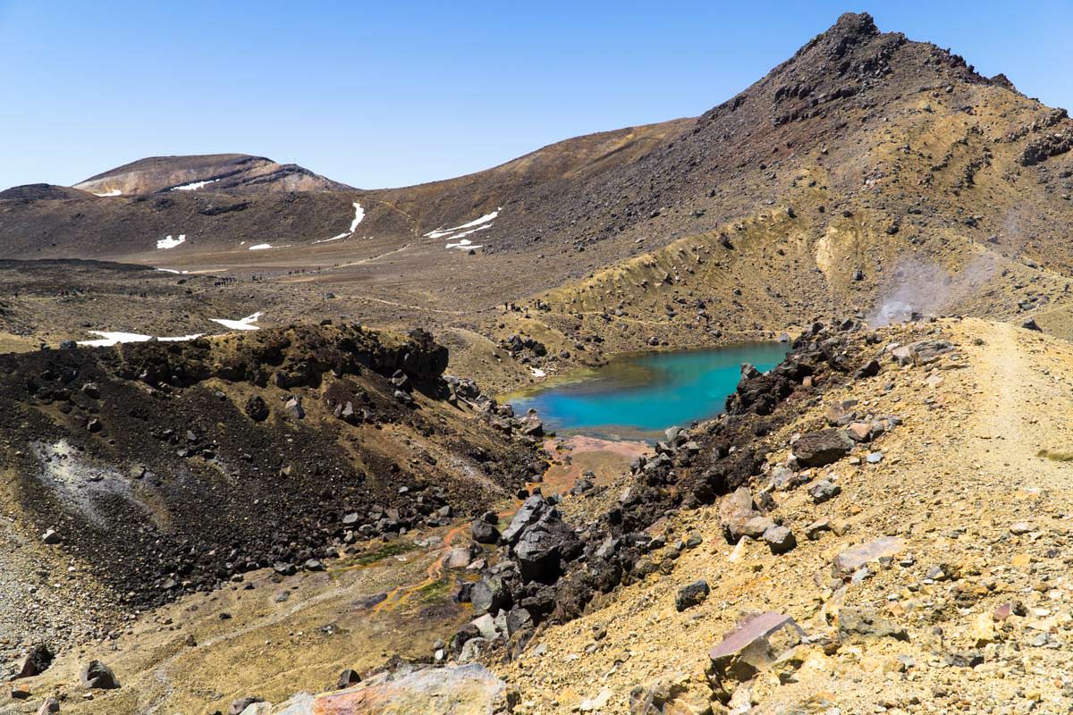 Emerald Lakes mit Fumarolen im Tongariro Nationalpark in Neuseeland