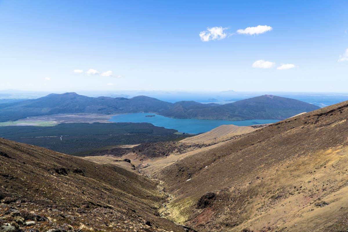 Abstieg durchs Ketetahi Valley im Tongariro Nationalpark in Neuseeland