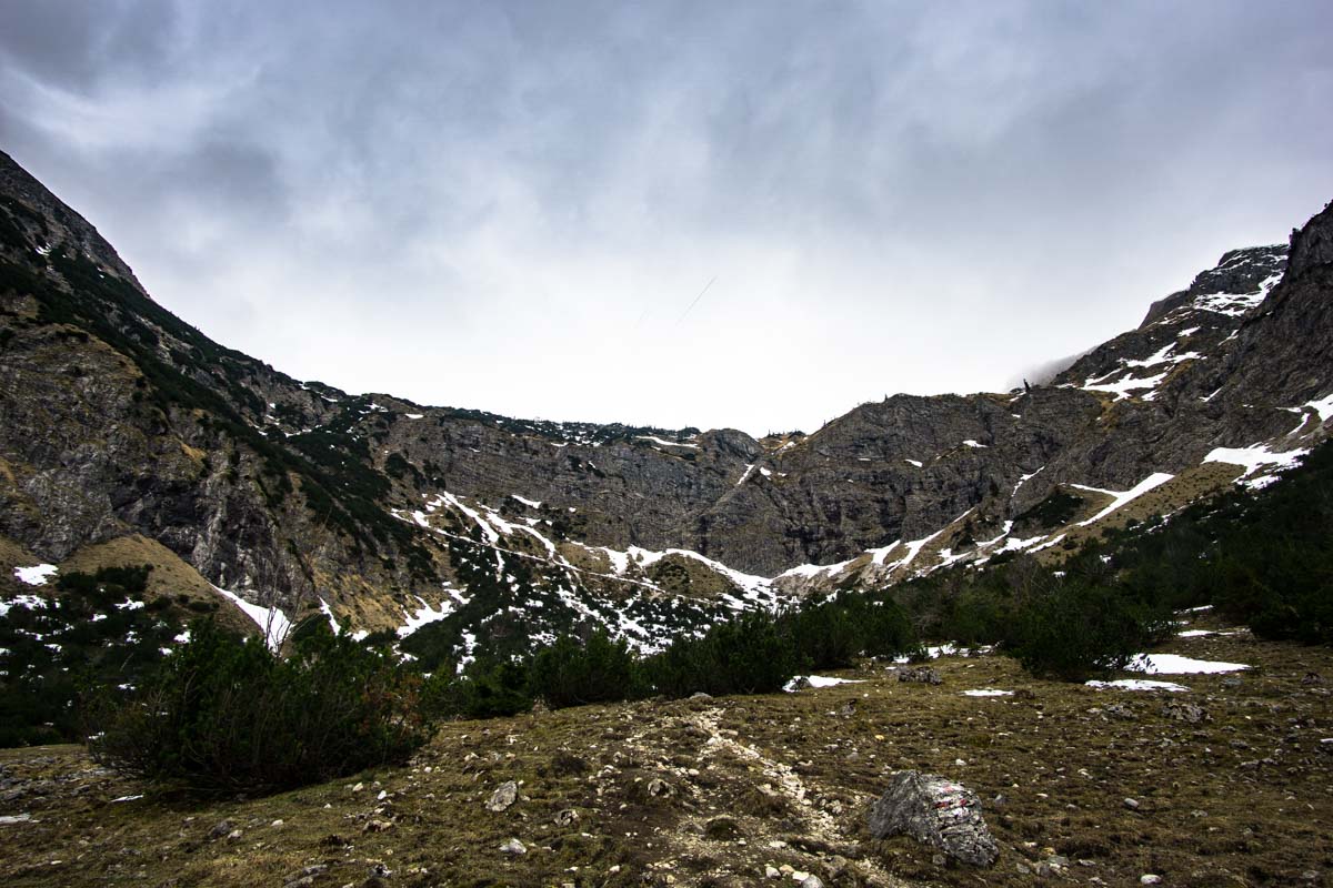 Felswand auf dem Weg zum Schrecksee