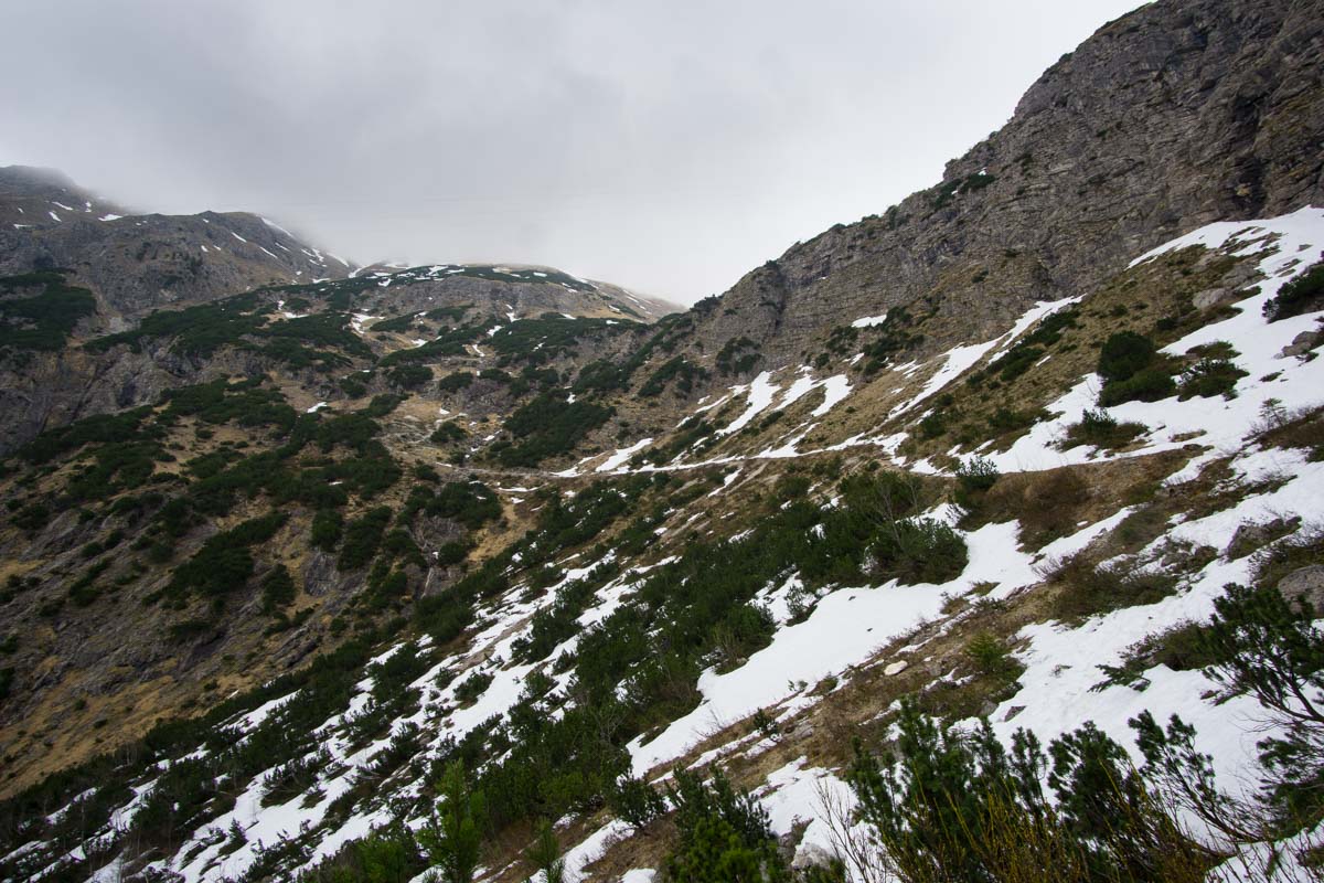 Felswand auf dem Weg zum Schrecksee