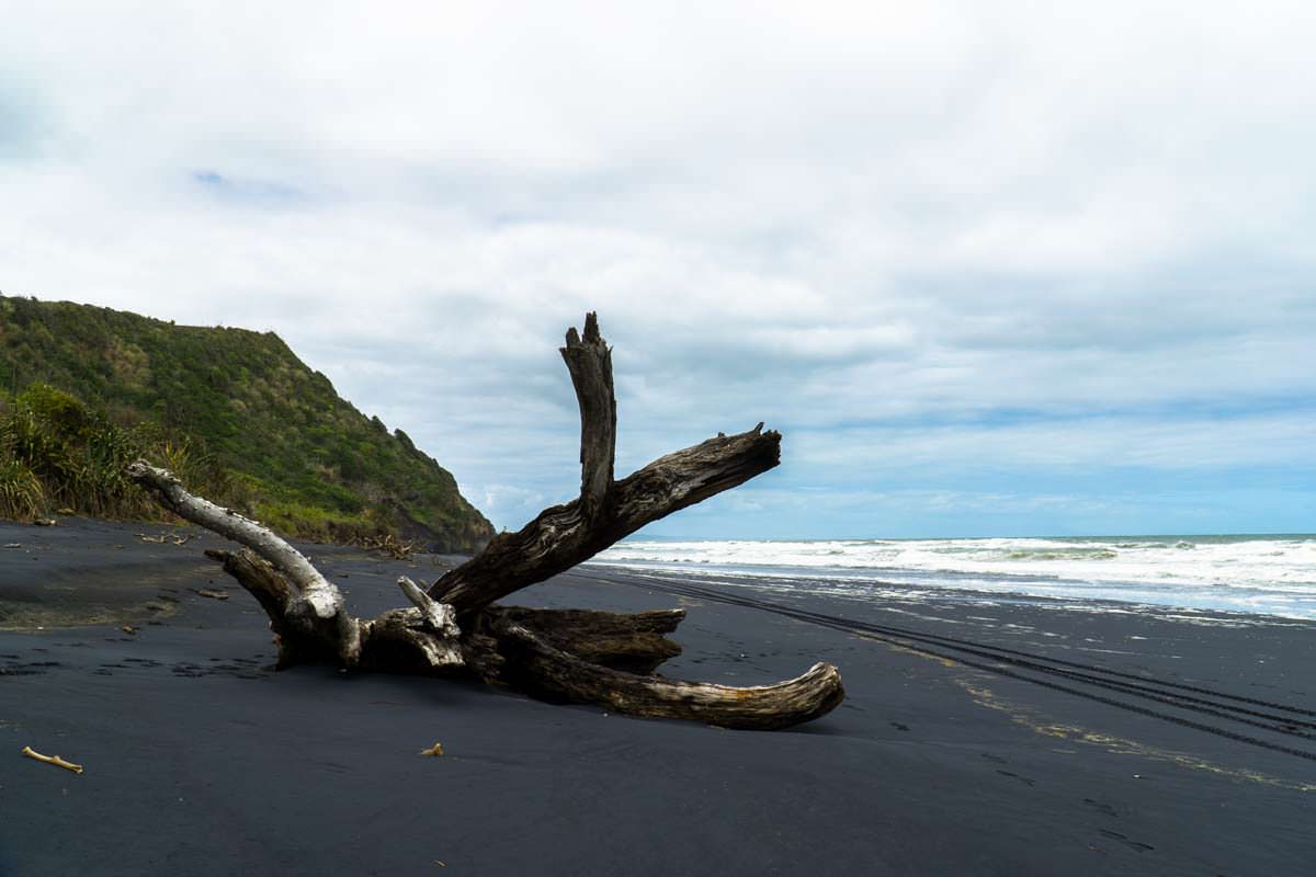 Awakino Beach in Neuseeland (Black Sand)