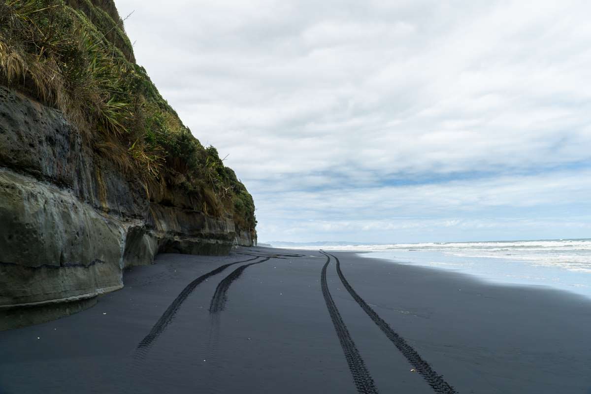 Awakino Beach in Neuseeland (Black Sand)