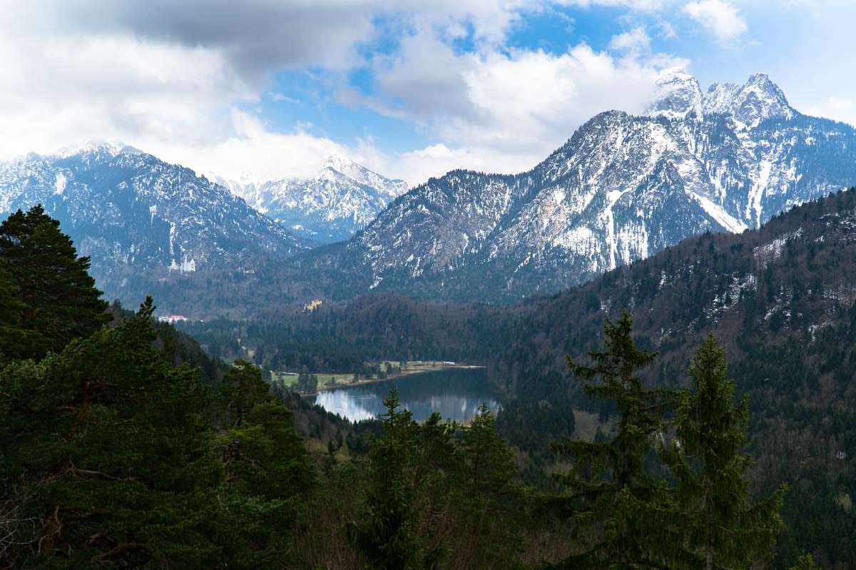 Aussicht vom Kalvarienberg auf den Schwansee und die Königsschlösser