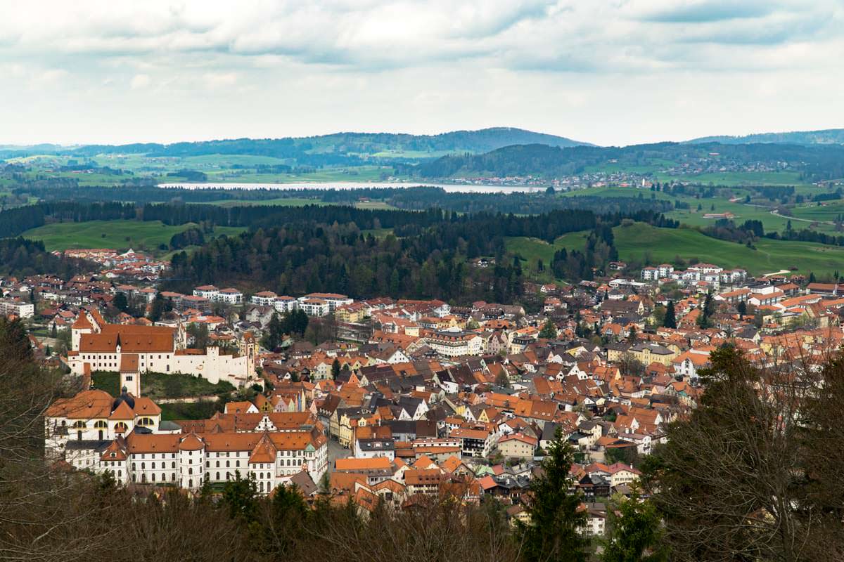 Aussicht vom Kalvarienberg auf Füssen und das Hohe Schloss