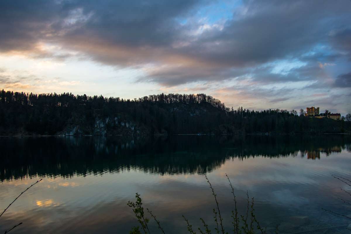 Blick vom Alpsee auf Schloss Hohenschwangau