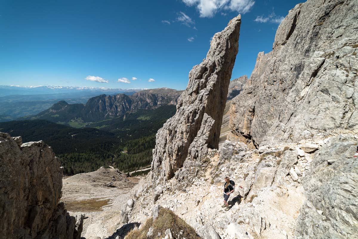 Aufstieg zum Tschagerjoch am Rosengarten in den Dolomiten