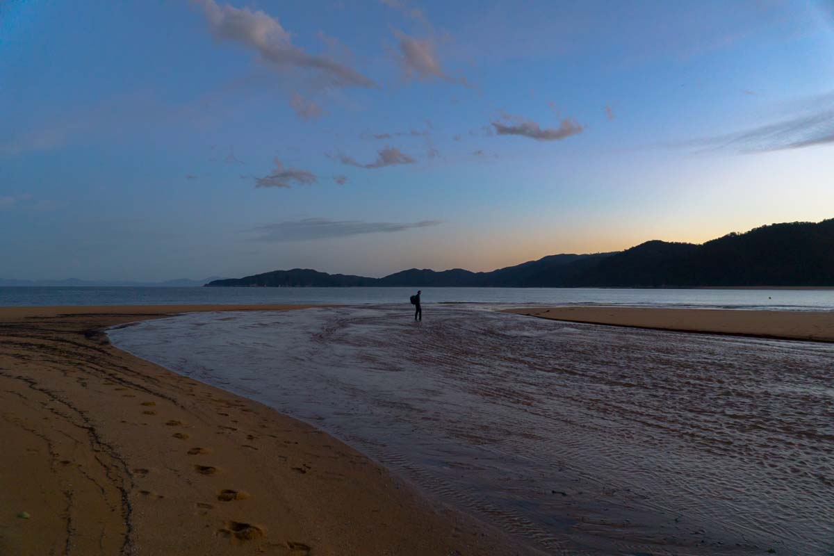 Flussüberquerung zum Totaranui Campground im Abel Tasman Nationalpark