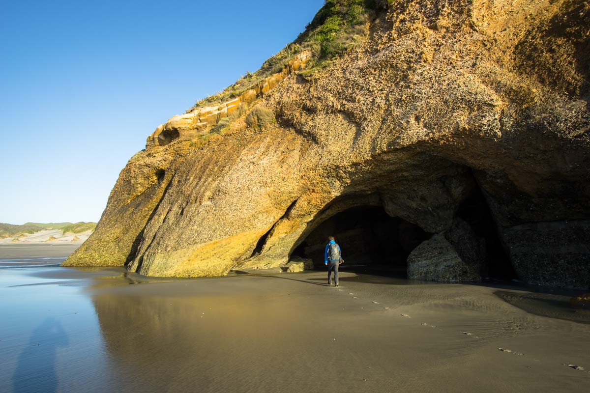 Höhle am Wharariki Beach