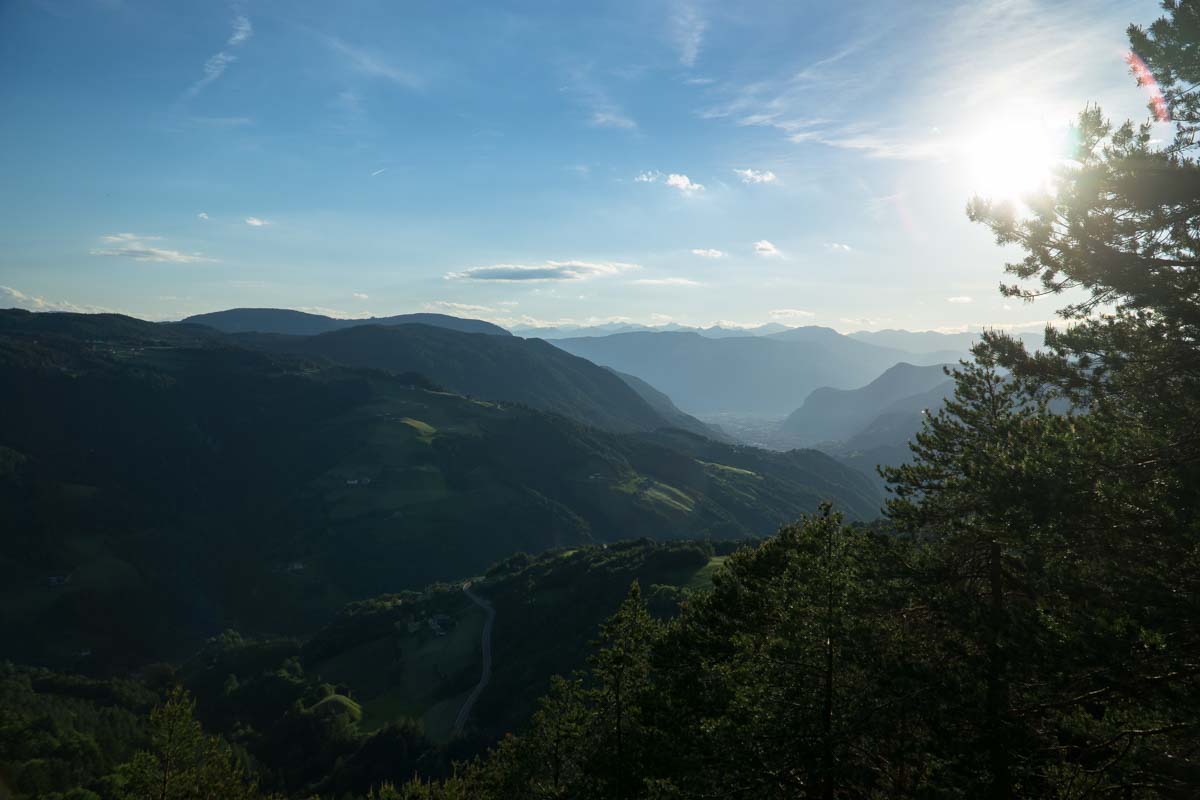 Blick auf Völsegg in den Dolomiten