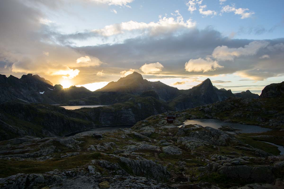 Blick auf die Munkebu Hut auf den Lofoten, Norwegen