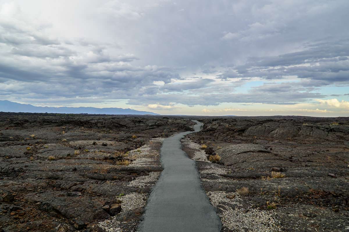 Wanderweg im Craters of the Moon National Monument and Preserve