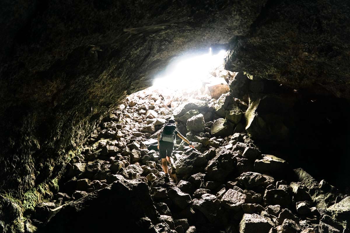 Lavahöhle im Craters of the Moon National Monument and Preserve