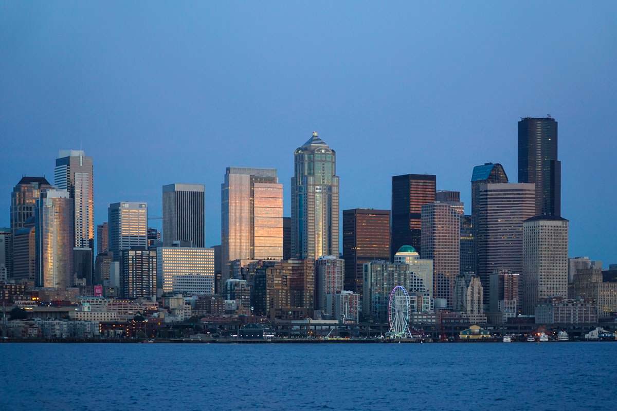 Blick auf die Skyline von Seattle von der Bainbridge Island Ferry