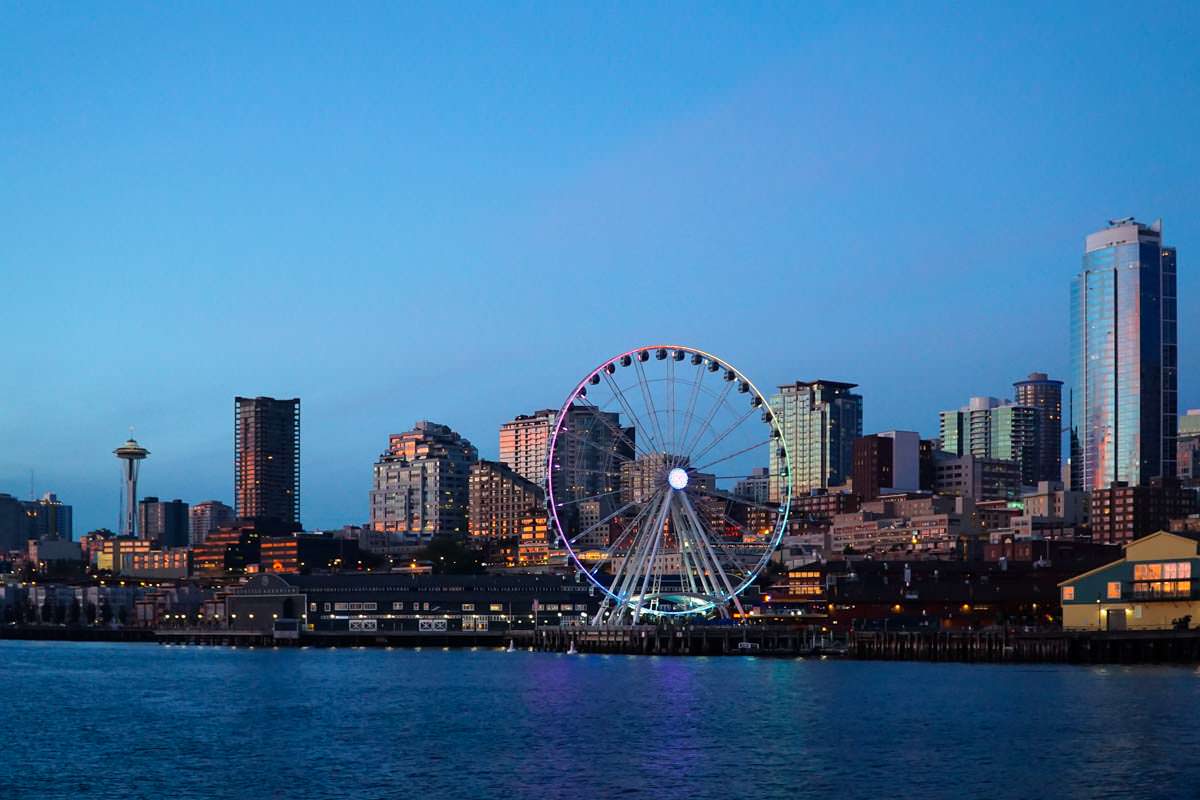 Blick auf die Skyline von Seattle von der Bainbridge Island Ferry