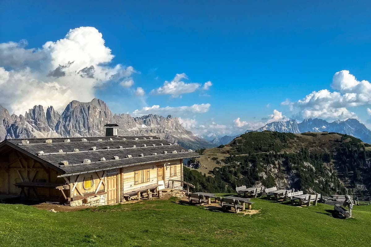 Alphütte in den Dolomiten