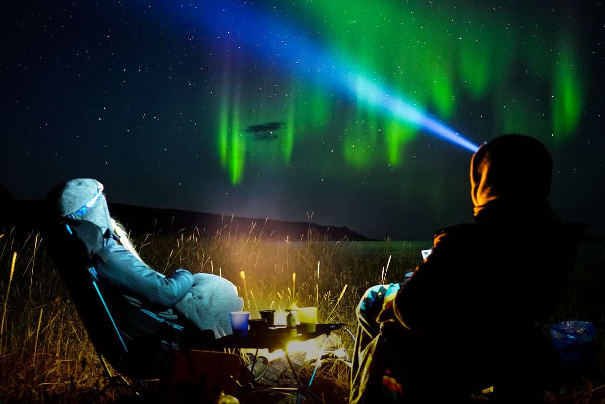 Nordlichter und Milchstraße in Sandfjorden (Finnmark, Norwegen)