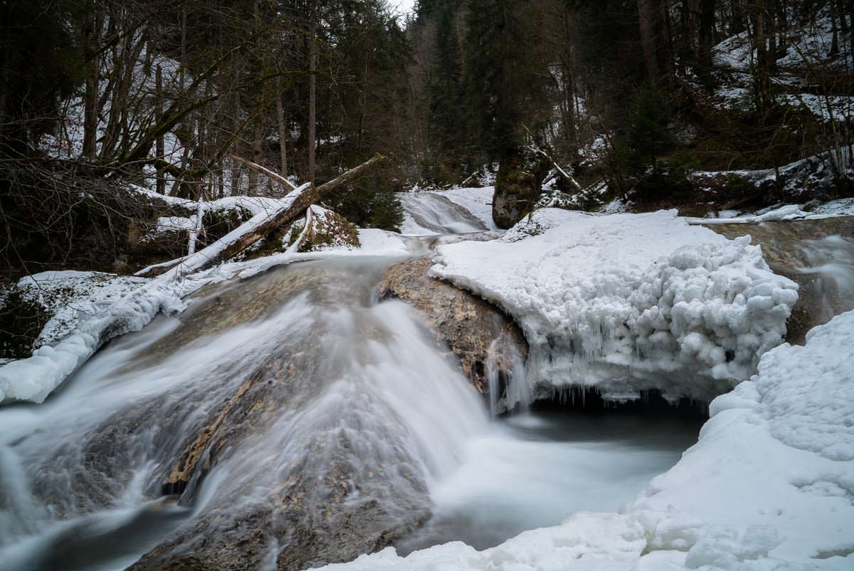 Erste Wasserfälle im Eistobel im Winter