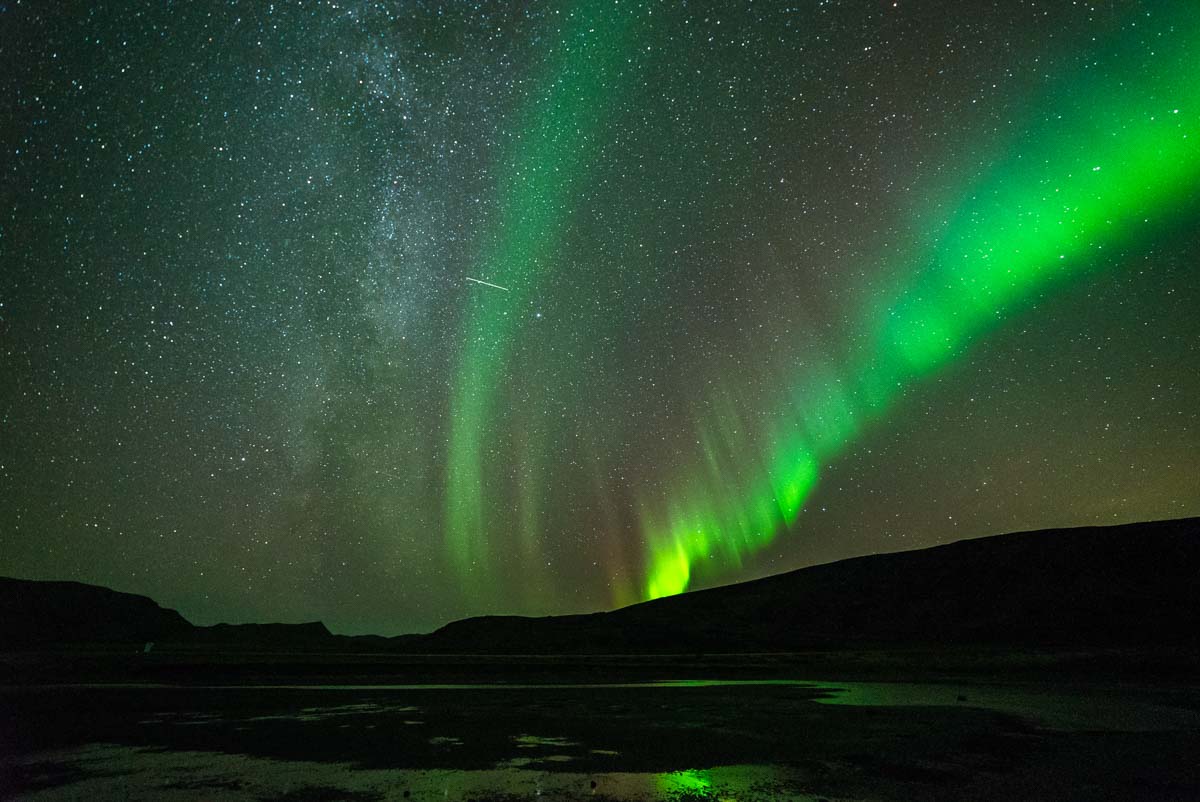 Milchstraße und Nordlichter (Finnmark, Norwegen)