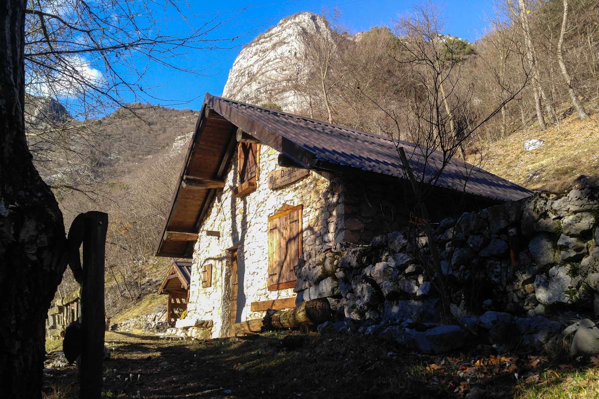 Hütte am Bocca Sperone