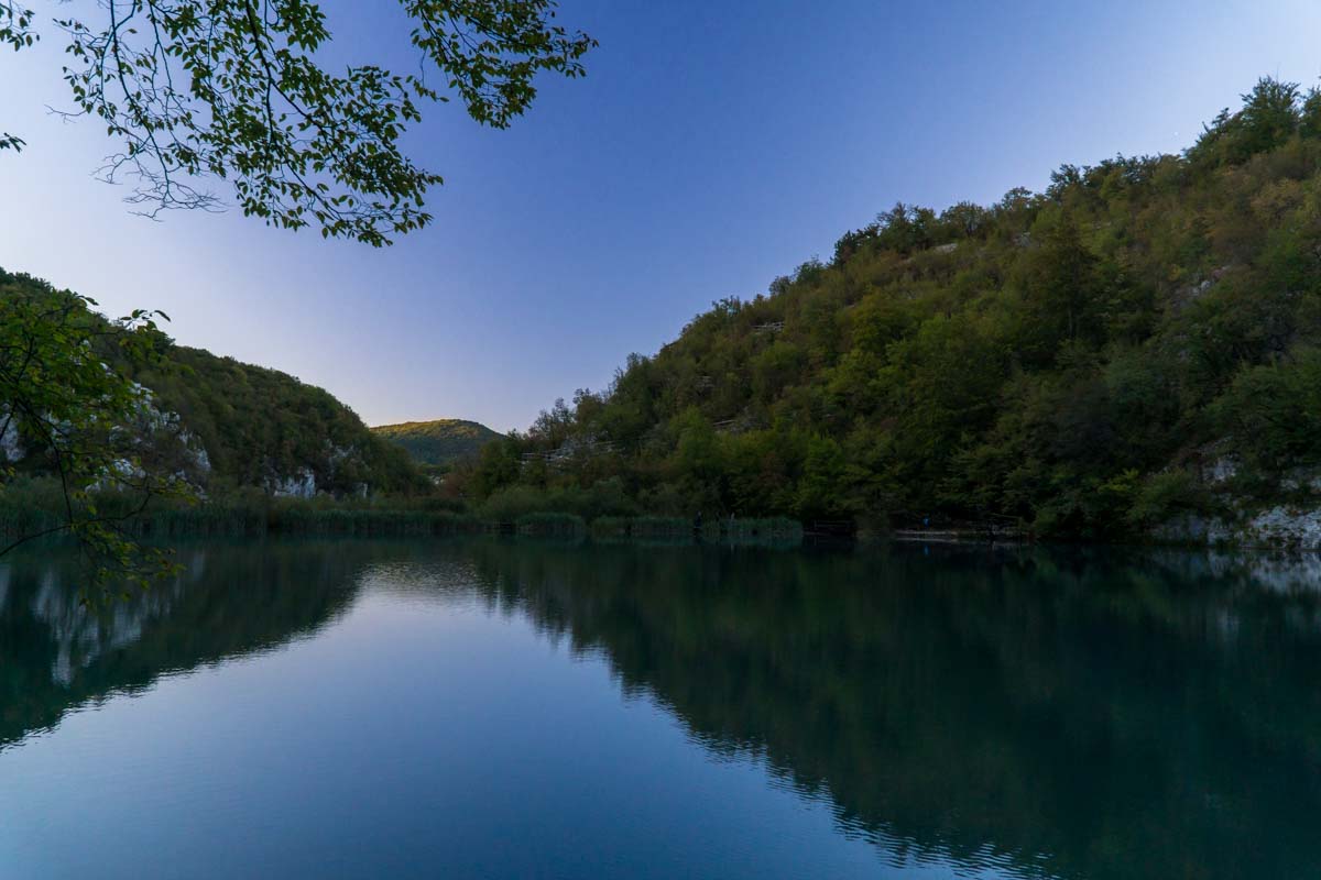 Kaluderovac See bei Sonnenuntergang im Nationalpark Plitvicer Seen