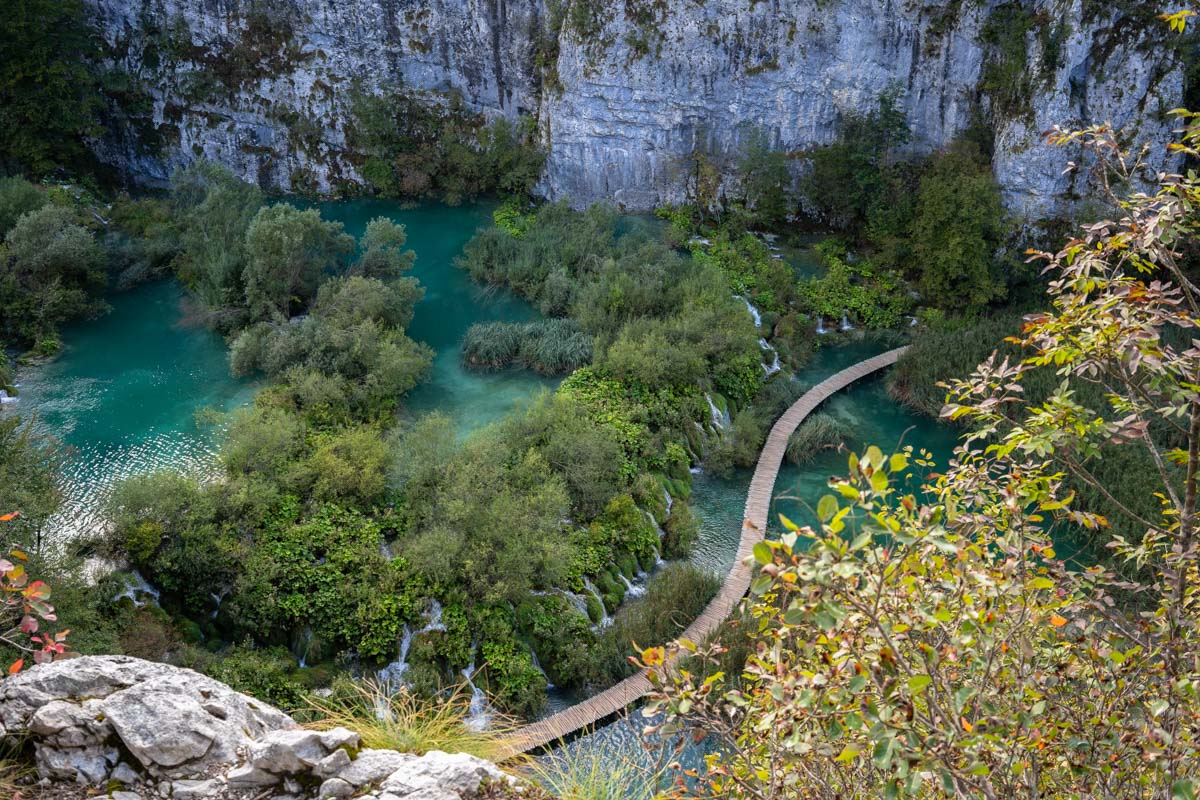 Holzstege an den Unteren Seen im Nationalpark Plitvicer Seen