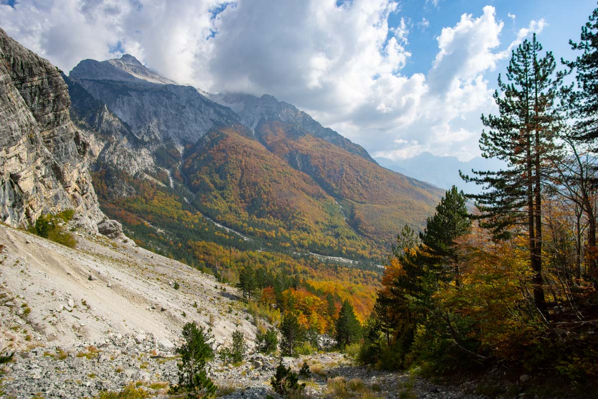 Die Albanischen Alpen im Herbst (Theth, Albanien)