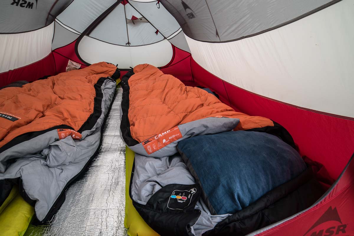 Tipps für das Zelten bei Kälte: eine günstige Alumatte kann für zusätzliche Isolierung von unten sorgen!