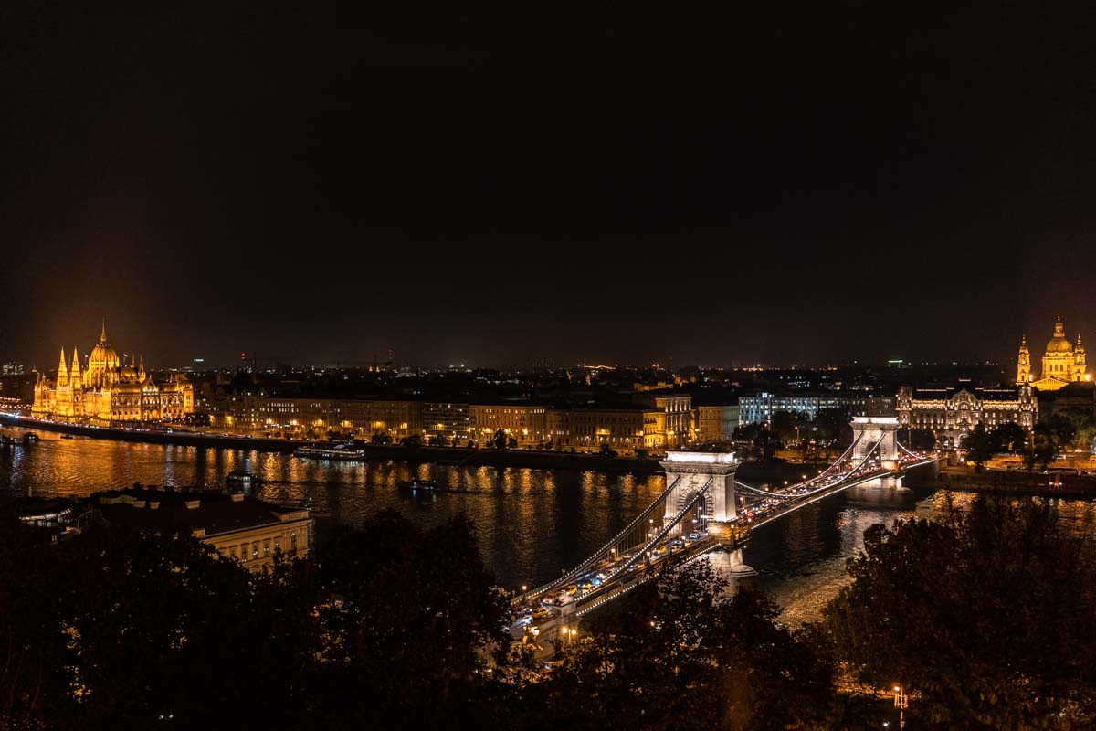 Budapest von Oben bei Nacht (Ungarn)