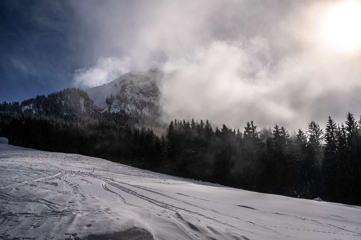 Übelhorn zwischen Sonne und Nebel