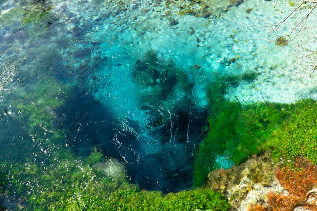 Das Syri i Kaltër (Blaue Auge) in Albanien