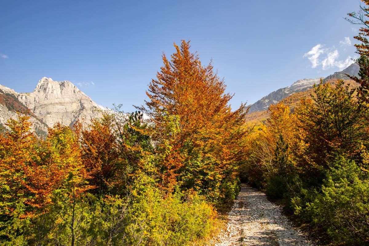 Wanderweg zum Arapi im Herbst (Albanien)