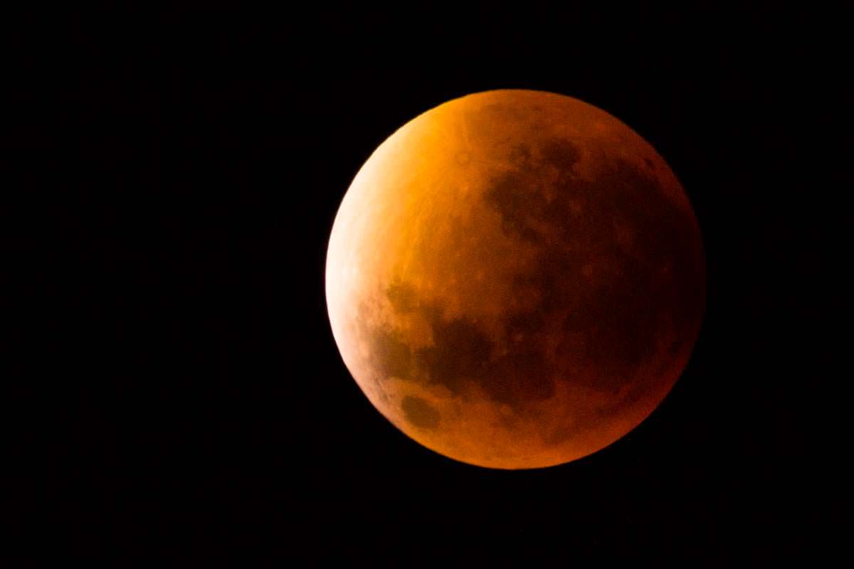 Super-Blutmond über Namibia