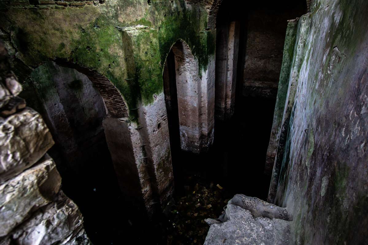 Das Innere der Zisterne von Berat