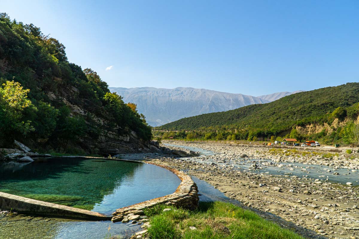 Die Benje Thermalquellen sind ein einmaliges Erlebnis im Albanien Urlaub