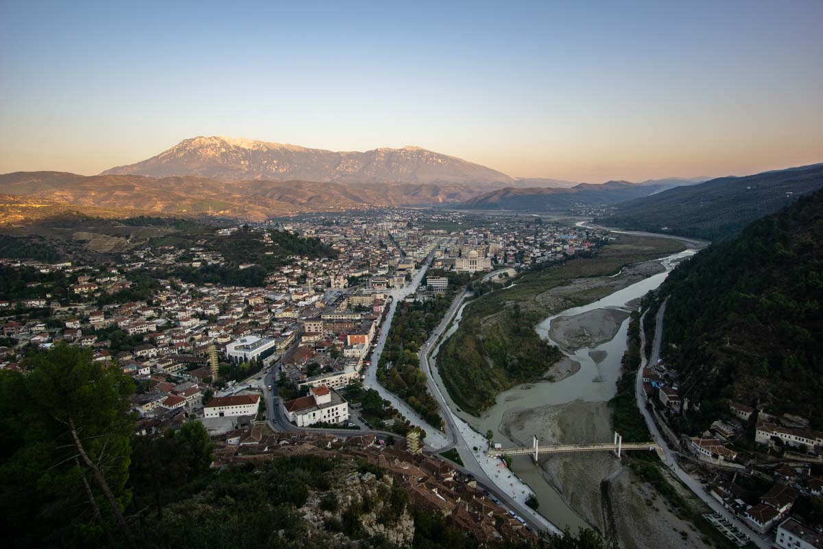 Bei einem Urlaub in Albanien solltet ihr euch Berat nicht entgehen lassen