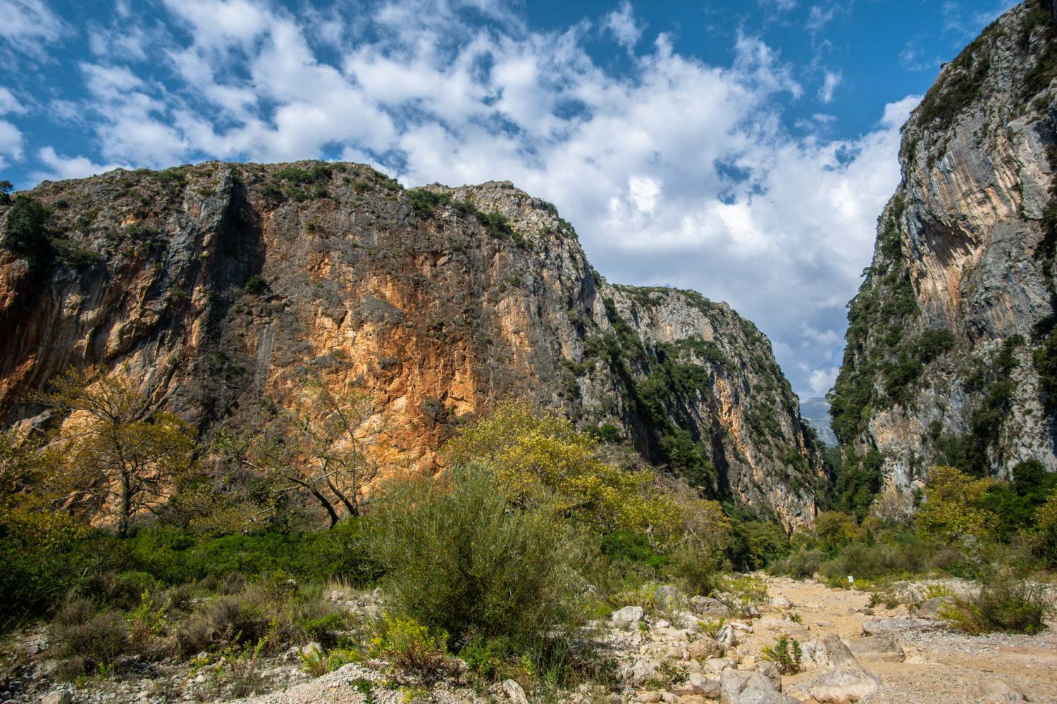 Schlucht am Gjipe Beach in Albanien