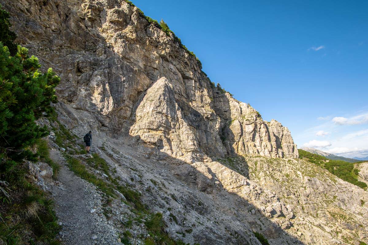 Die Wanderung auf dem Jubiläumsweg führt direkt unterhalb der Schänzlespitz entlang