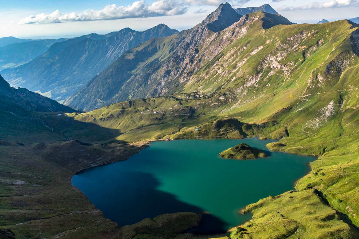 Von Oben zeigt sich, warum der Schrecksee als der schönste See im Allgäu bekannt ist