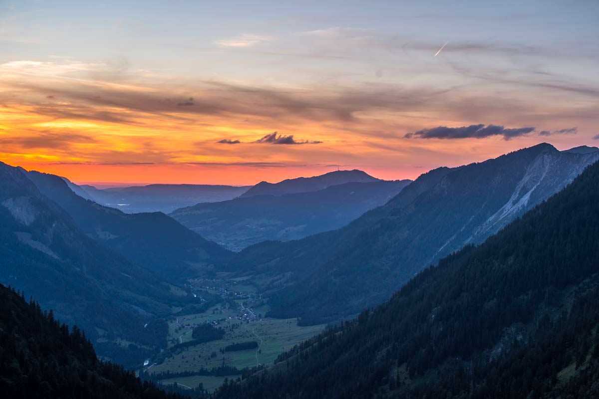 Wenn die Sonne über Hinterstein untergeht, dann färbt sich der Himmel in den leuchtendsten Farben