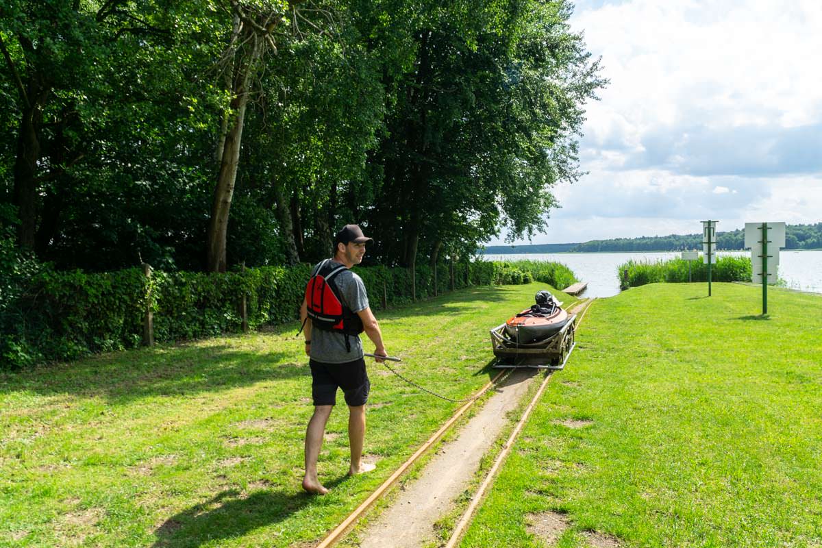 Bootschleppe am Labussee