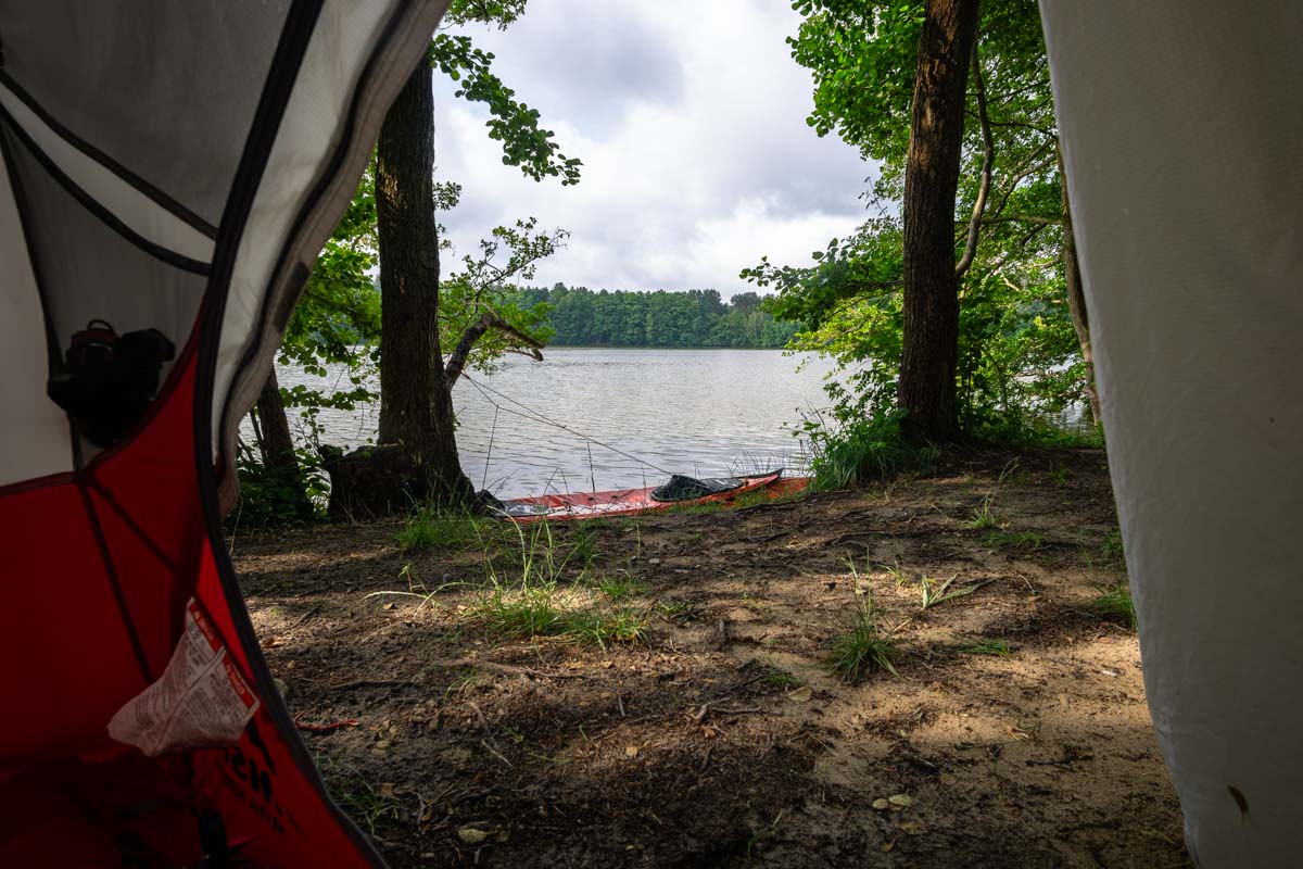 Der Stellplatz für Wasserwanderer auf dem Camping Hexenwäldchen