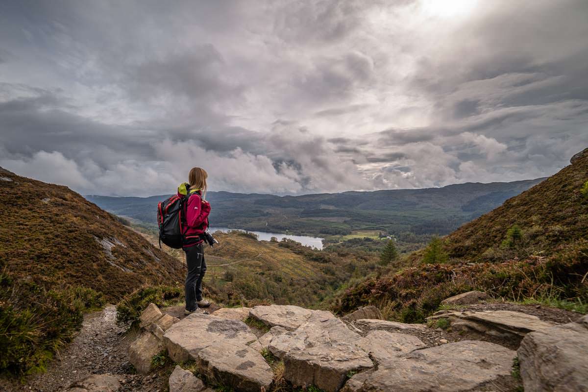 Die Wanderung auf den Ben Aan führt durch die atemberaubende Landschaft der Trossachs