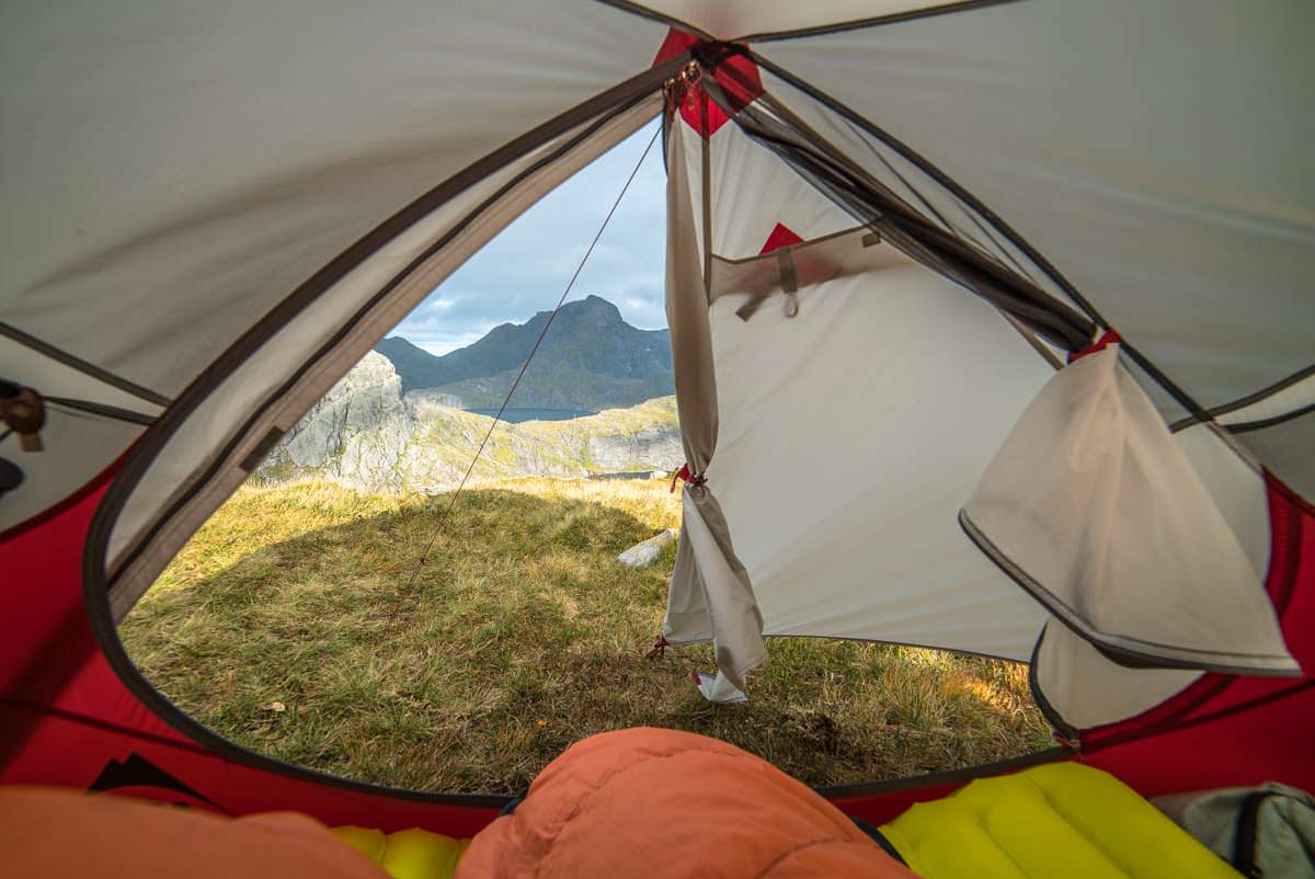 Morgendlicher Ausblick aus dem Zelt an der Munkebu Hut