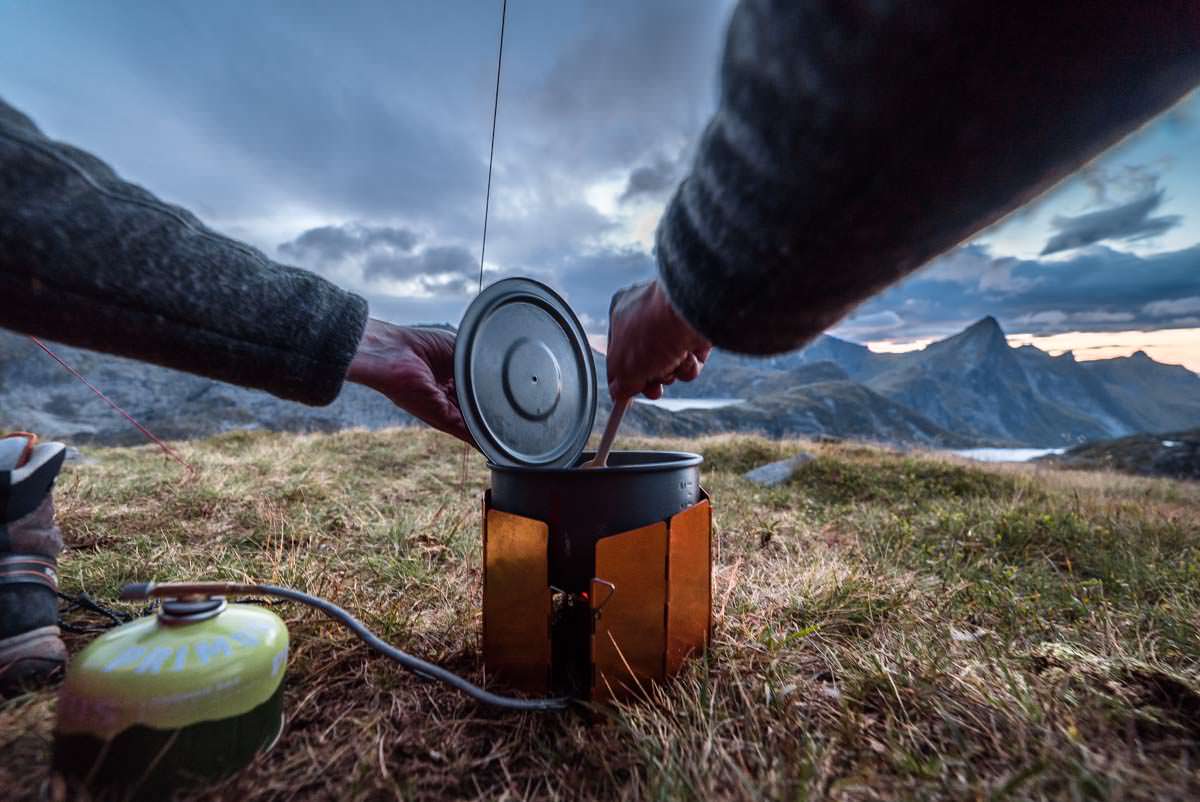 Kochen beim Camping auf den Lofoten (hier: Munkebu Hut)